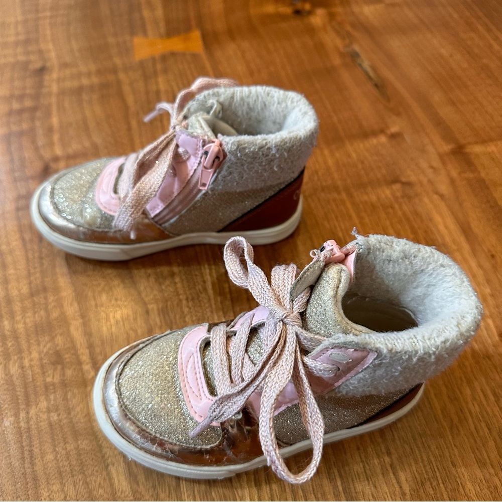 OshKosh Metallic Gold High Top Sneakers Glitter Faux Fur Trim. Size Girl… - Picture 5 of 16